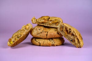 Photographie culinaire d’un cookie à la pistache en packshot réalisée à Bordeaux - Oeildalex