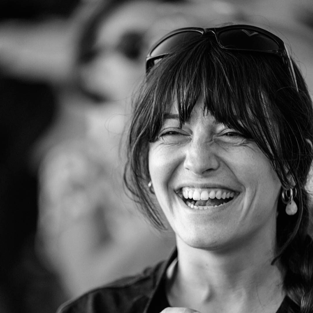 Portrait souriant en lumière naturelle - Oeildalex