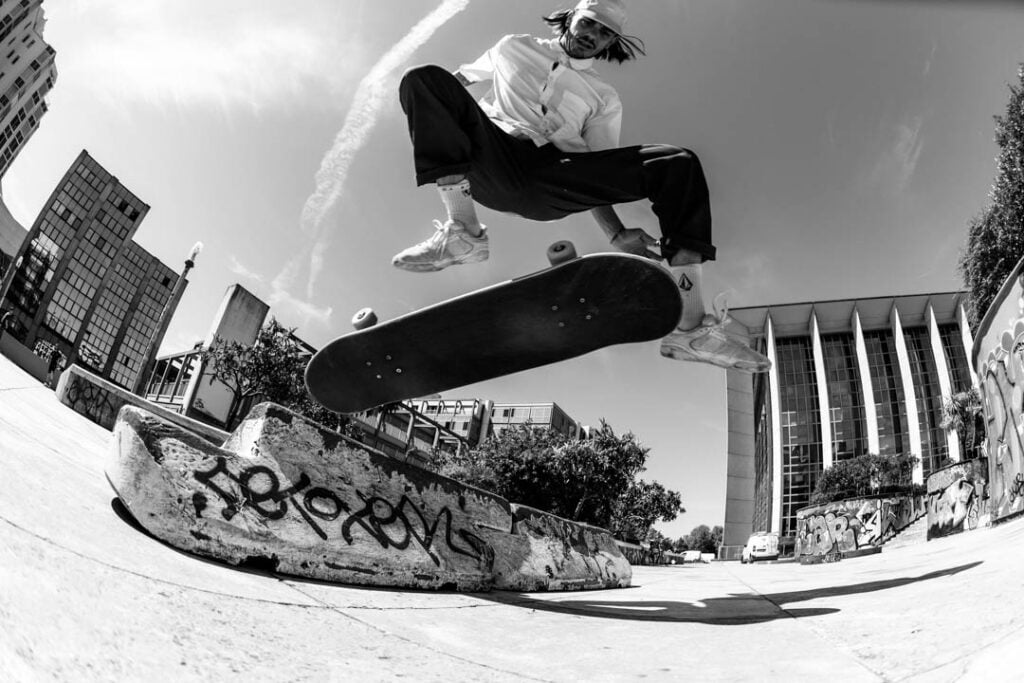 Skateboard en action à Bordeaux - Oeildalex