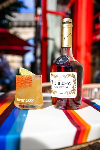 Cognac hennessy bar boite collaboration adiu cocktail oeildalex