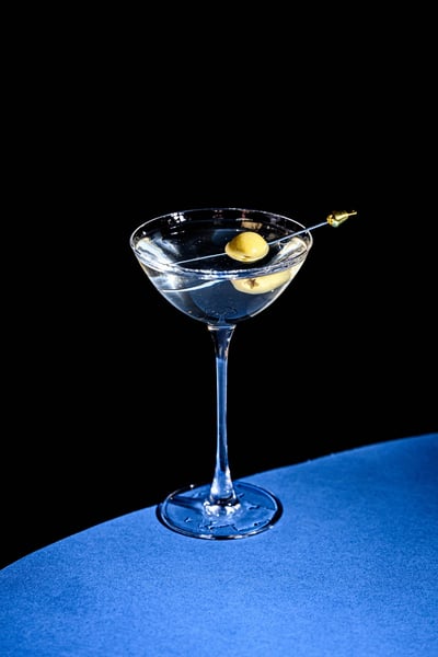 Martiniblanc cocktail panajou packshot table bleu oeildalex