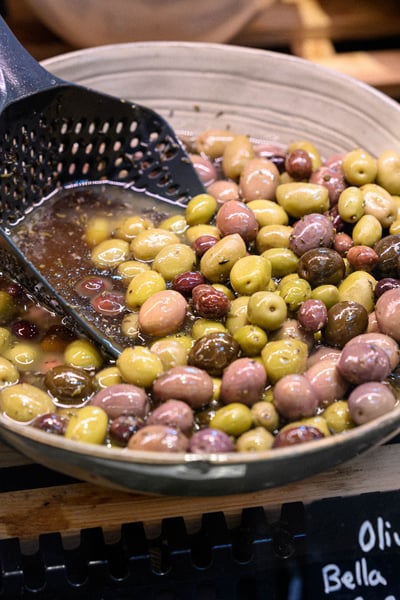 Olive traiteur huile epices biarritz marché halles oeildalex